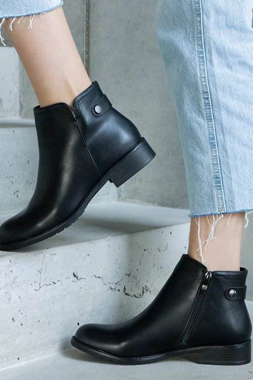 Schwarze isolierte Stiefeletten „Baida“ Schwarze isolierte Stiefeletten „Baida“