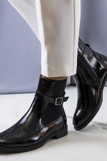 Sorte lakisolerede støvler... 2