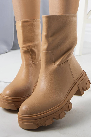 Braune Winterstiefel, „Nasidi"