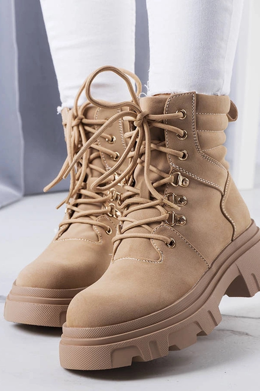 Beige Stiefeletten mit massiver... Beige Stiefeletten mit massiver...