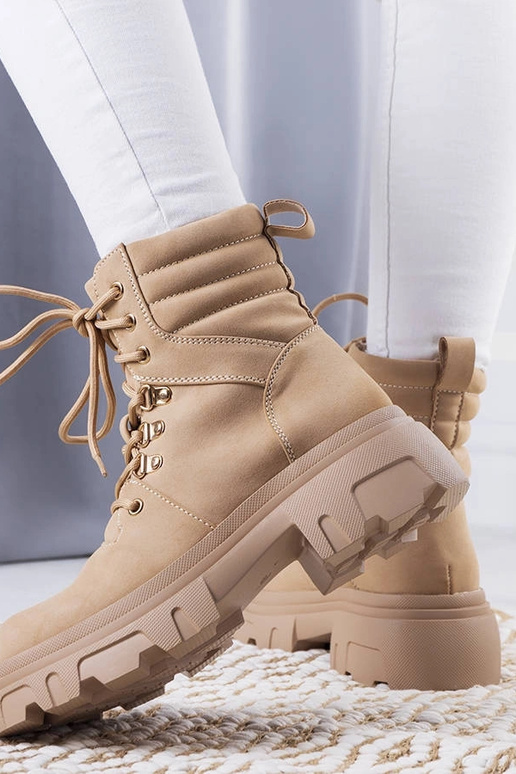 Beige Stiefeletten mit massiver... Beige Stiefeletten mit massiver...