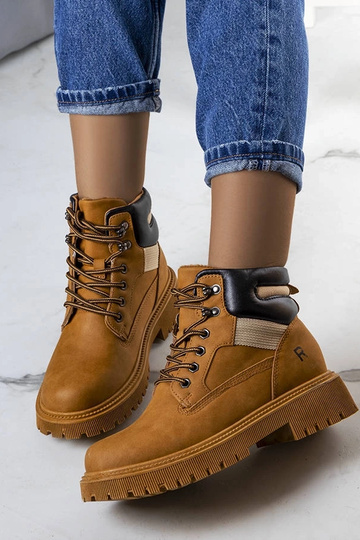 Bottes Nadel isolées marron 2