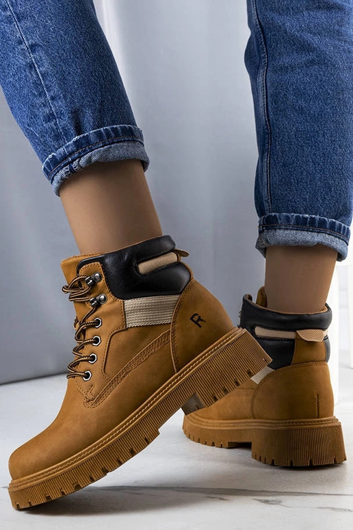 Braune isolierte Nadel-Stiefel Braune isolierte Nadel-Stiefel