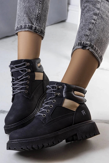 Bottes Nadel isolées noires 2