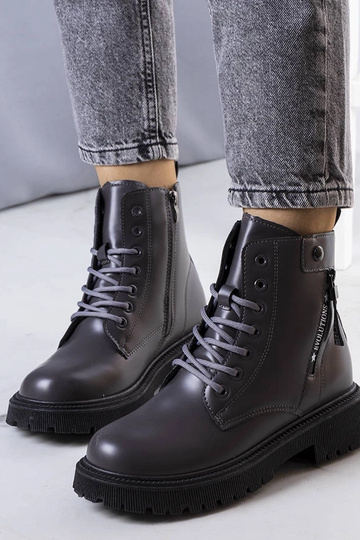 Anja graue isolierte Stiefel