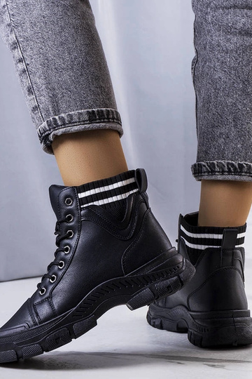 Bottes isolées noires par... 2