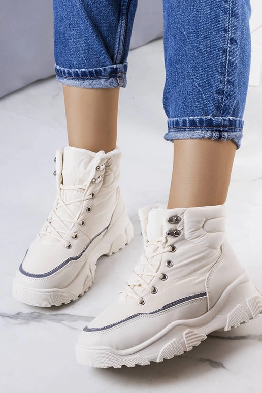 Bottes Rimu isolées couleur crème