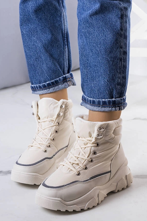 Cremefarbene isolierte Rimu-Stiefel Cremefarbene isolierte Rimu-Stiefel