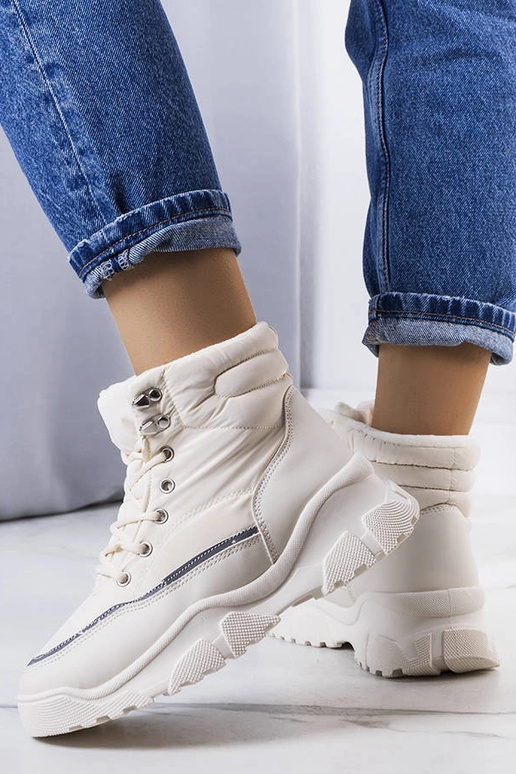 Cremefarbene isolierte Rimu-Stiefel Cremefarbene isolierte Rimu-Stiefel