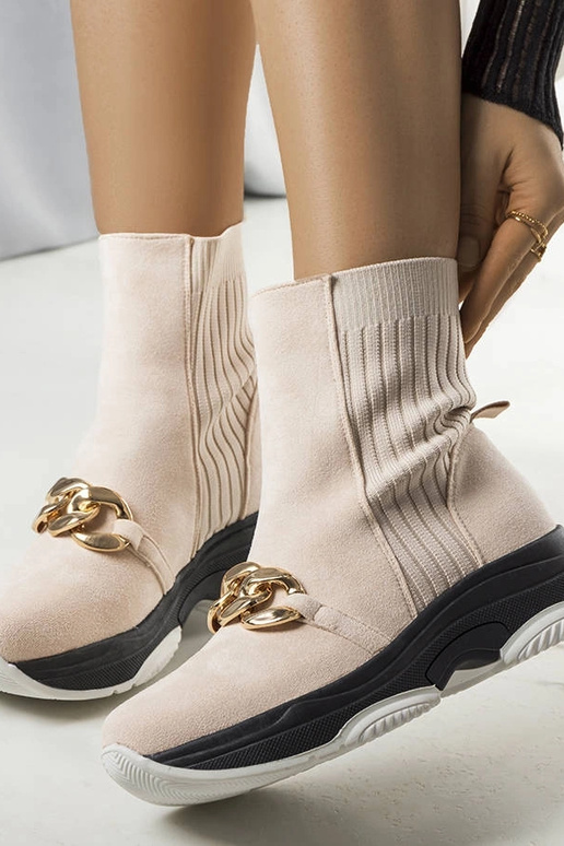 Beige, isolierte Ulster-Stiefeletten... Beige, isolierte Ulster-Stiefeletten...