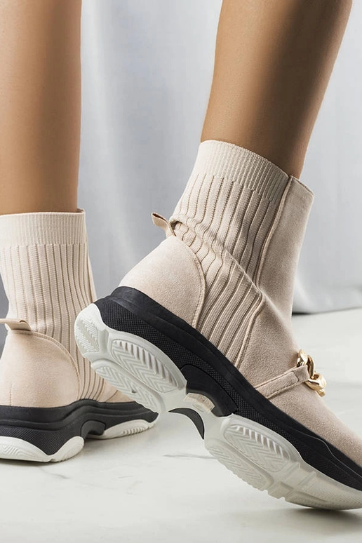 Beige, isolierte Ulster-Stiefeletten... Beige, isolierte Ulster-Stiefeletten...