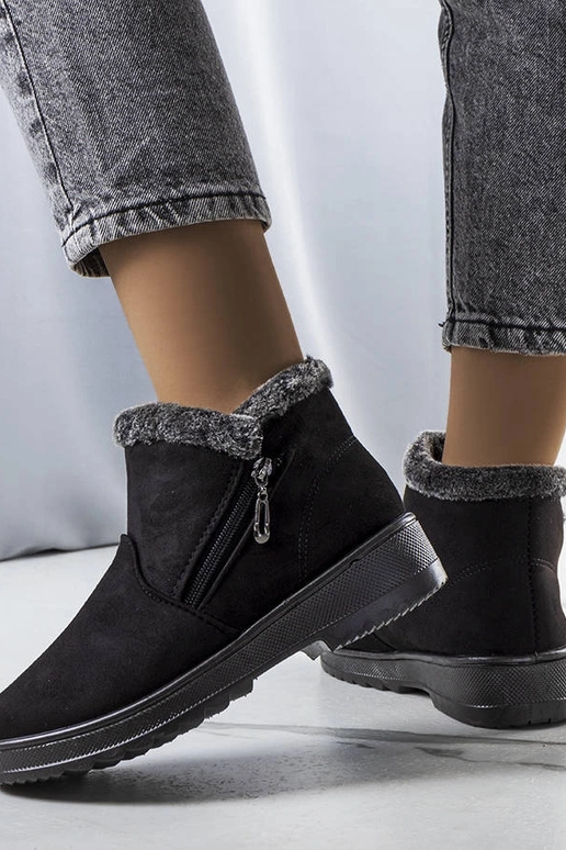 Schwarze isolierte Schneestiefel mit... Schwarze isolierte Schneestiefel mit...