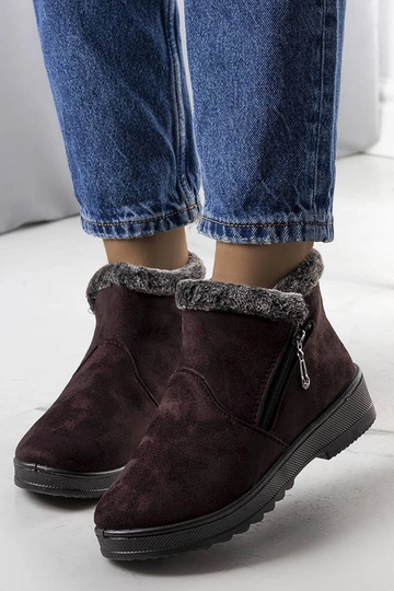 Bottes de neige isolées...