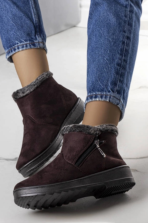 Bottes de neige isolées marron avec...