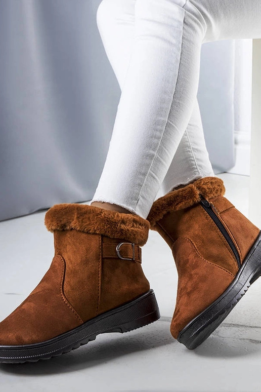 Kamelfarbene, isolierte Schneestiefel... Kamelfarbene, isolierte Schneestiefel...