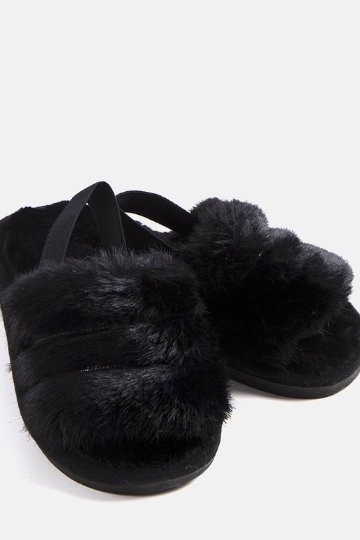 Les chaussons élastiques noirs de... Les chaussons élastiques noirs de...