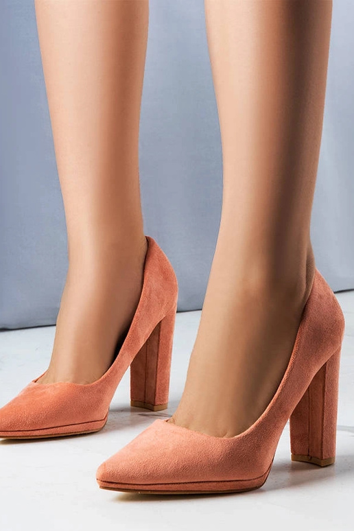 Les escarpins roses à talons hauts... Les escarpins roses à talons hauts...