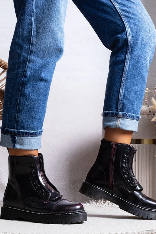 Burgunderfarbene isolierte... Burgunderfarbene isolierte...