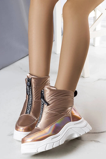 Goldene lackierte...