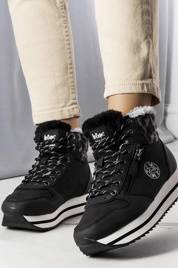 Sorte isolerede støvler...