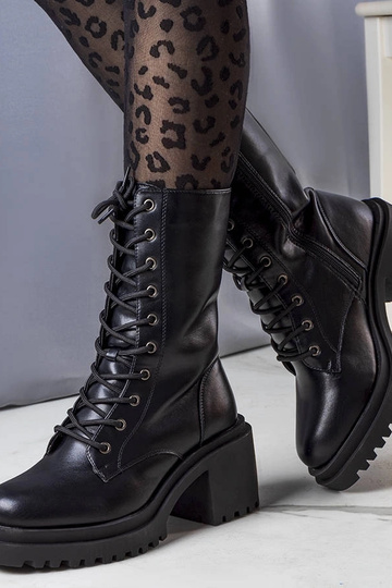 Schwarze Winterstiefeletten... 2