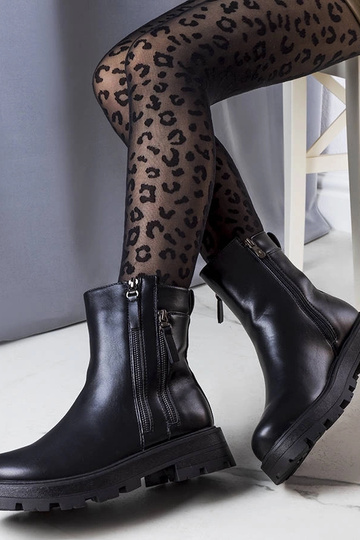 Bottes noires isolées Ferry