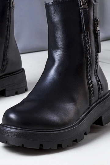 Bottes noires isolées Ferry 2