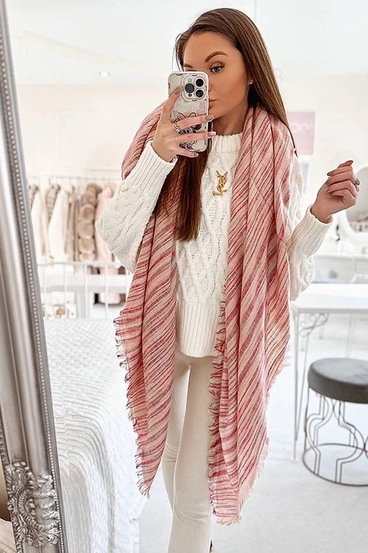 L'écharpe rose de Nyomi