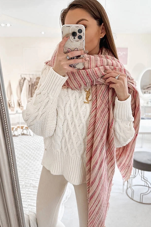 L'écharpe rose de Nyomi