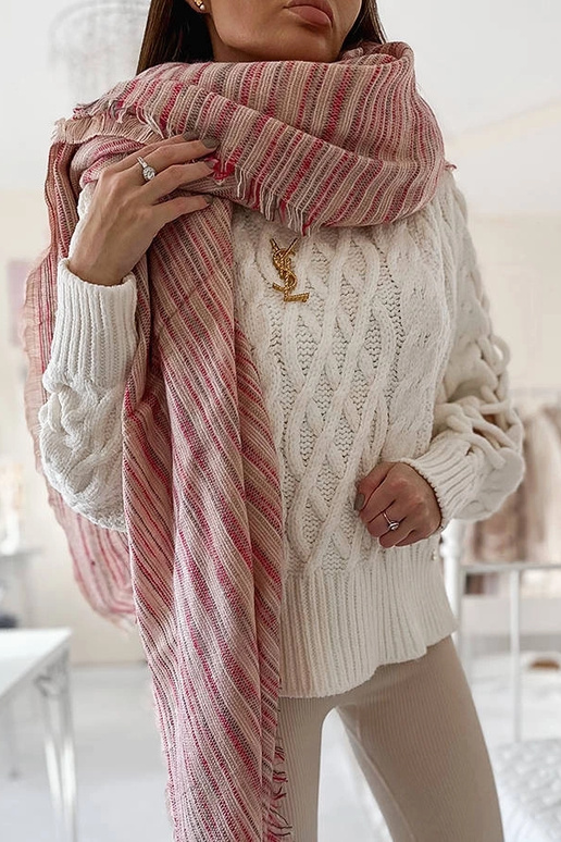 L'écharpe rose de Nyomi