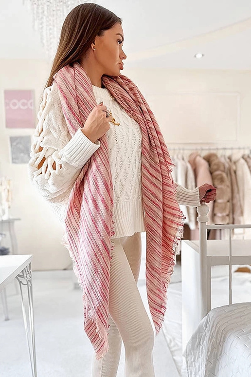 Nyomis lyserøde tørklæde