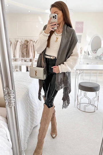 Grå frynsekappe juni 2