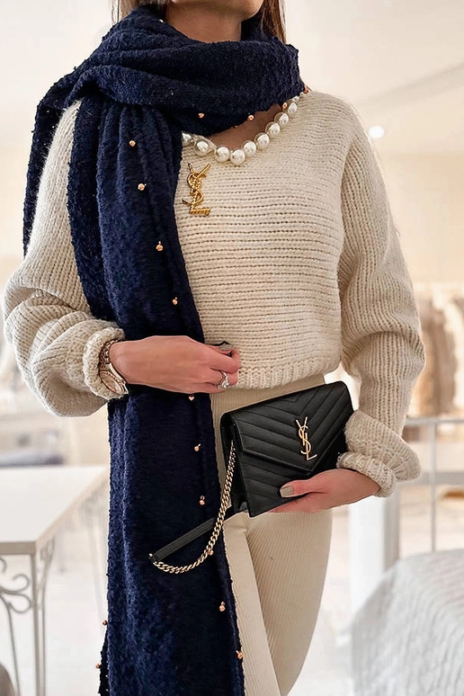 Marineblåt sjal med guldperler Yvonne Marineblåt sjal med guldperler Yvonne