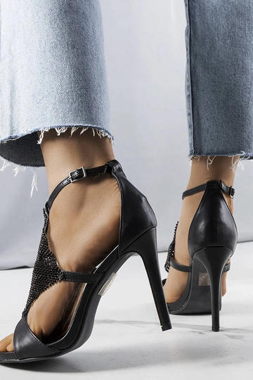 Sandales à talons hauts... 2