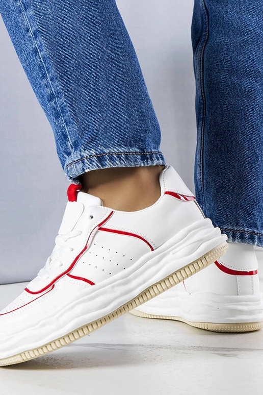 Baskets blanches avec empiècements... Baskets blanches avec empiècements...