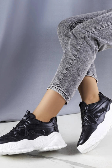 Sorte sneakers med massiv Lorene-sål