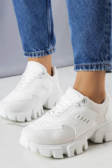 Baskets blanches sur...