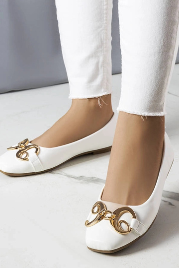 Shawnas weiße Ballerinas... 2