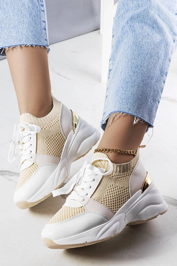 Baskets beiges sur la plateforme Ann 2