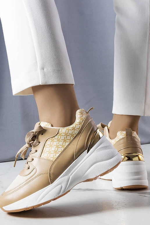 Beige sneakers dekoreret med Lora... Beige sneakers dekoreret med Lora...