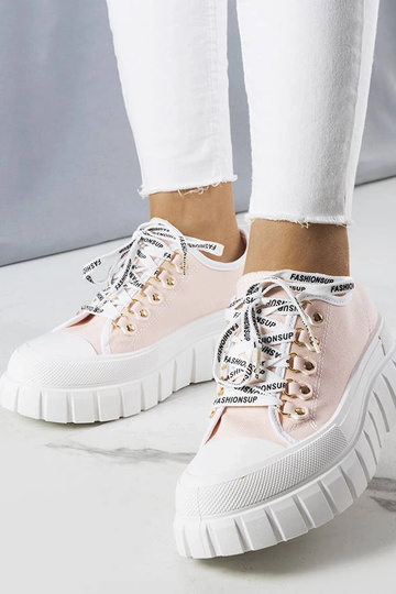 Roze schoenen op een...