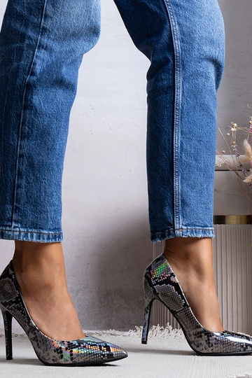 Silberne Pumps aus Lackleder von Ella