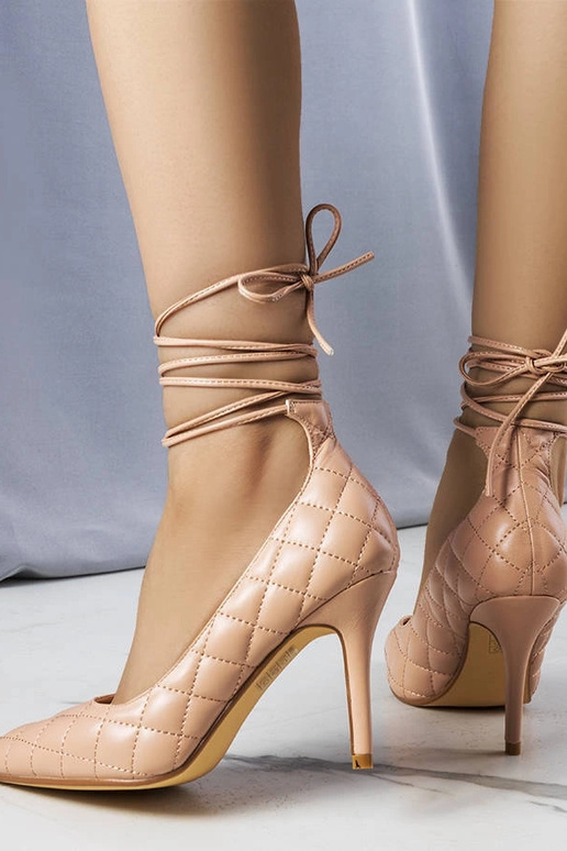 Escarpins à lacets matelassés roses... Escarpins à lacets matelassés roses...