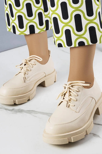 Chaussures beiges à semelle...