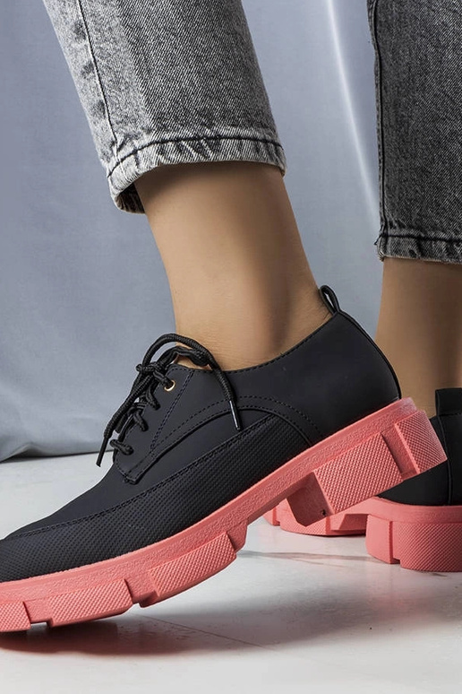 Sorte halvstøvler med massiv Kay-sål Sorte halvstøvler med massiv Kay-sål