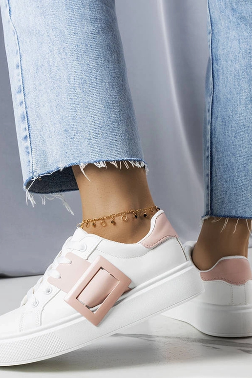 Weiße Sneaker verziert mit einer rosa... Weiße Sneaker verziert mit einer rosa...