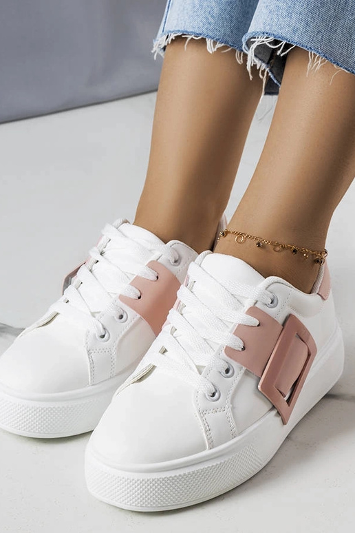 Weiße Sneaker verziert mit einer rosa... Weiße Sneaker verziert mit einer rosa...