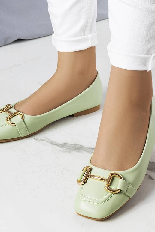 Groene schoenen met gouden details,...