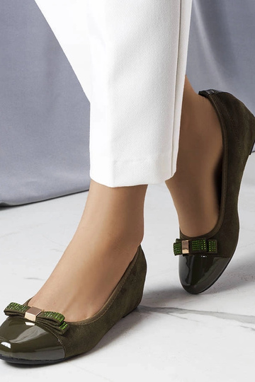 Grüne Ballerinas mit überzogenem Keilabsatz „Cailot“