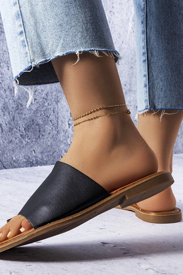 Chaussons noirs avec tige irrégulière, « Latourelle » 2